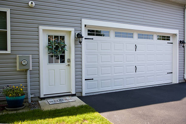 24/7 Emergency Garage Door Panel Replacement experts in Bethalto, IL